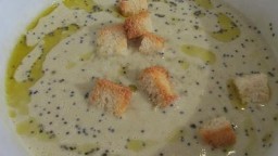 Recepta de cuina de Crema de carxofes amb bocinets de pa